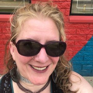 Meet your Posher, Laurel